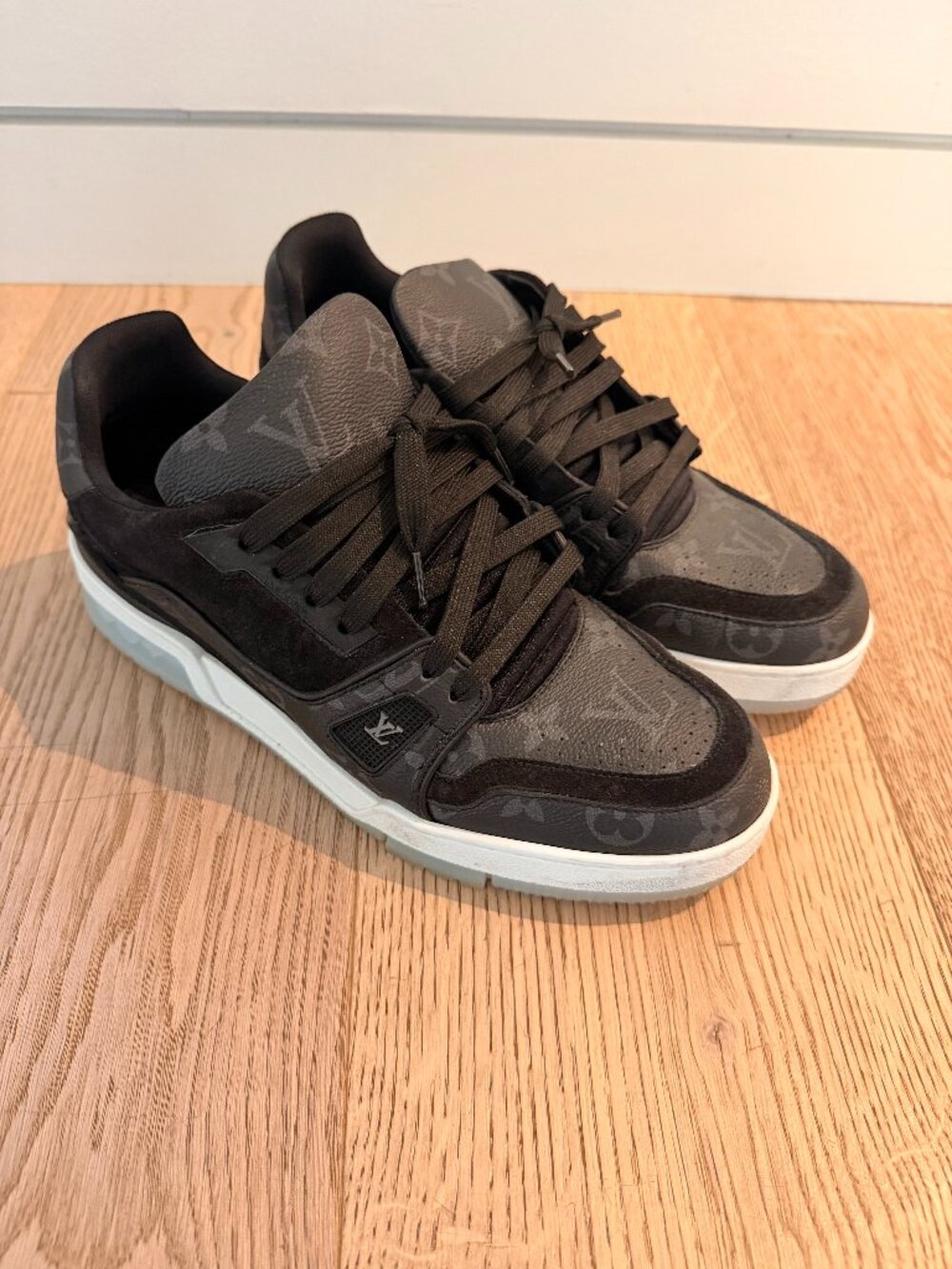 Louis Vuitton Sneakers - Men's Size 6 1/2 (EU 41 / US 8)